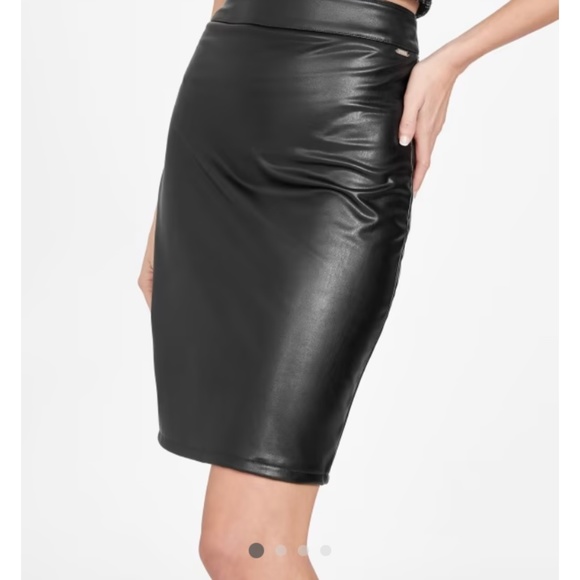 Faux leather Guess Skirt - Picture 3 of 3